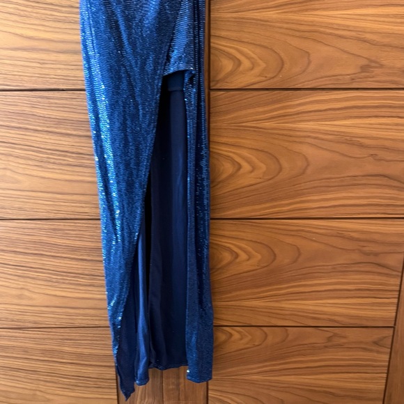 NWT Emerald Sundae Navy Sequin V-Neck Sheath Juniors Prom Dress High Slit - Sz M - Picture 6 of 9